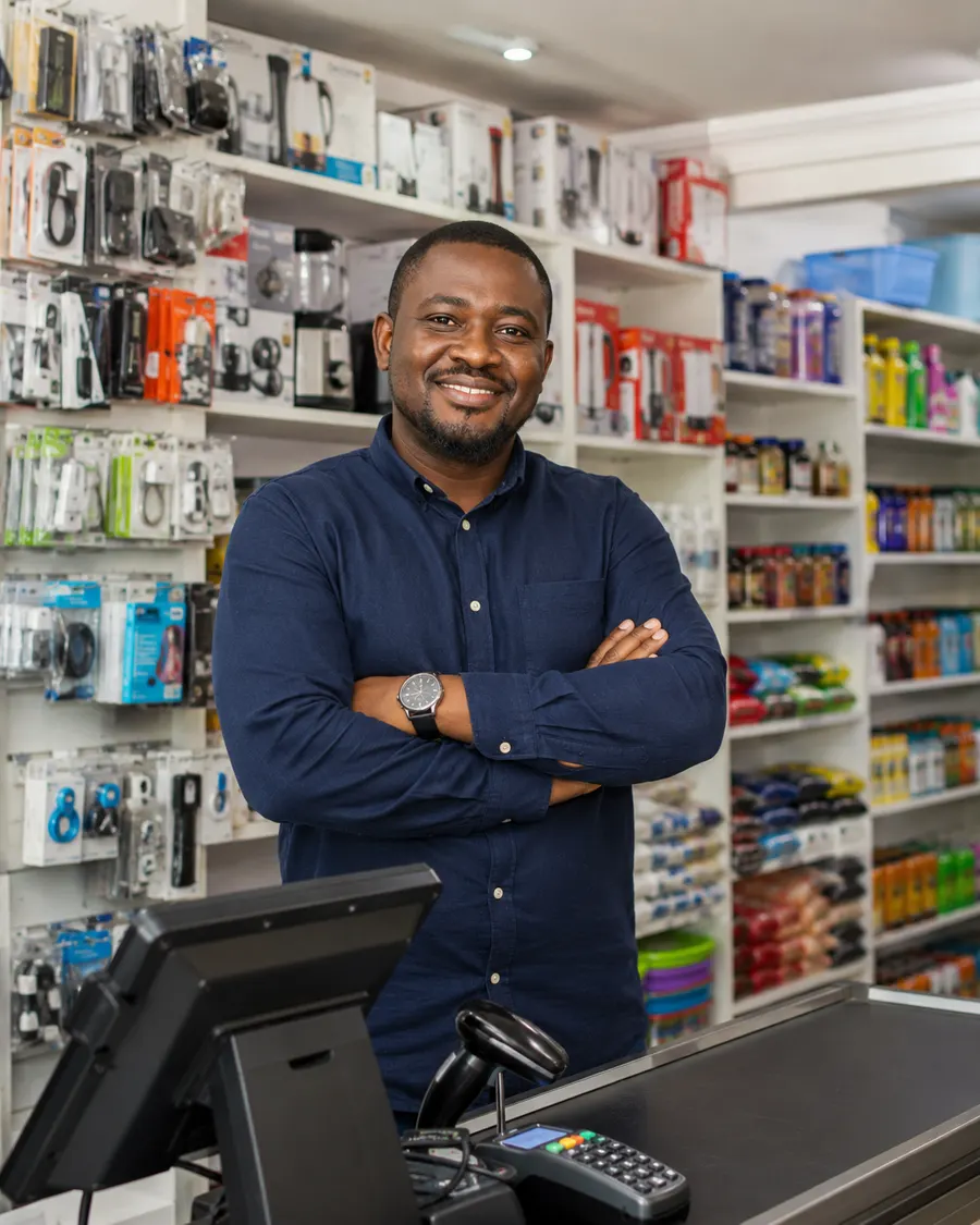 Multi-outlet electronics retailers